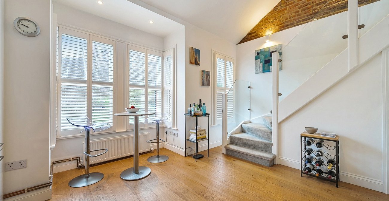 3 bedroom property for sale in London | Robinson Jackson
