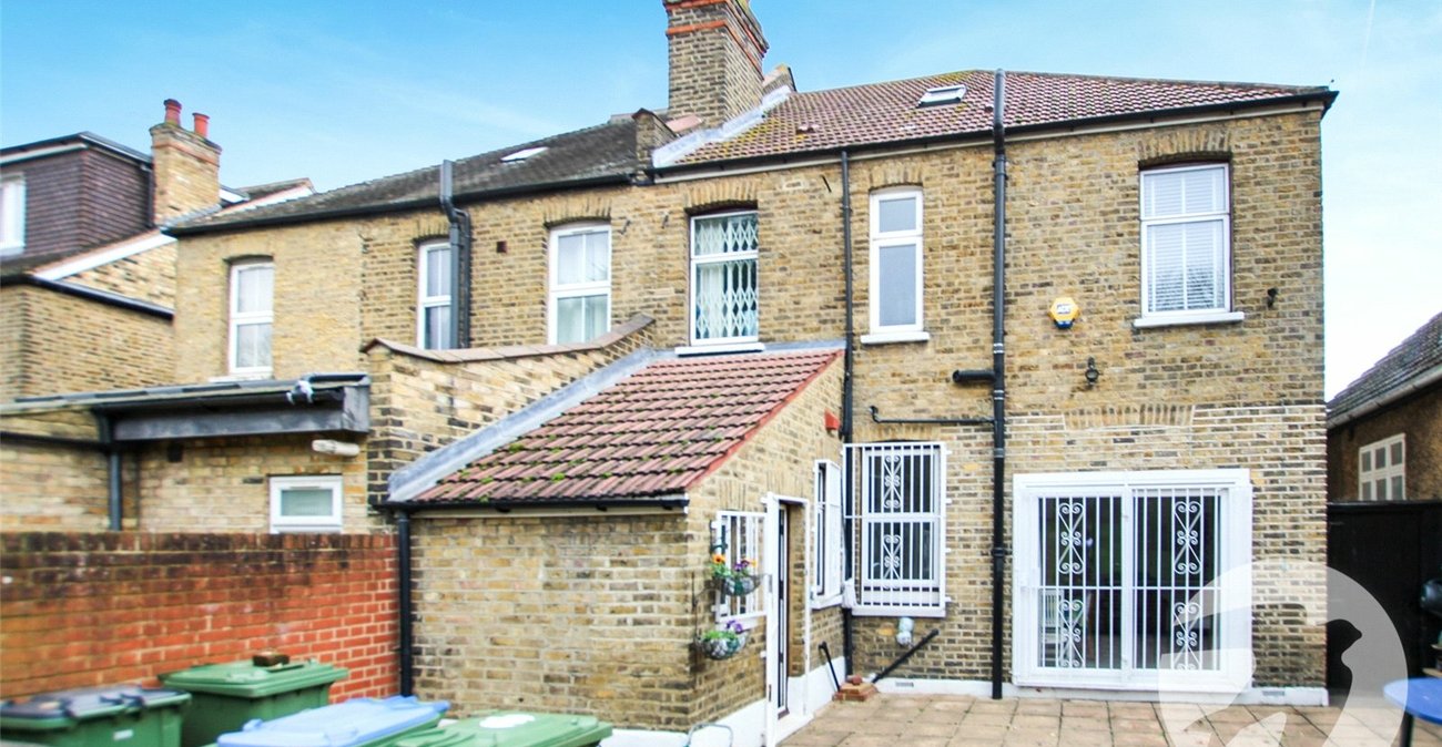 4 bedroom house for sale in London | Robinson Jackson