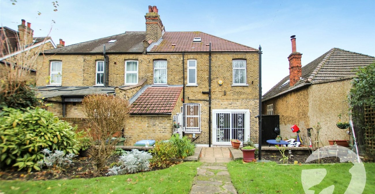 4 bedroom house for sale in London | Robinson Jackson