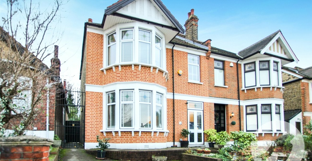 4 bedroom house for sale in London | Robinson Jackson