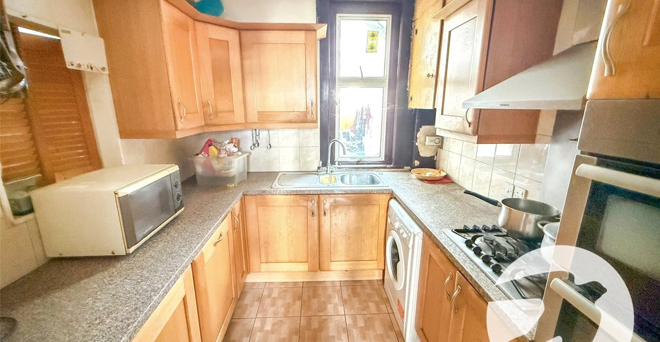 3 bedroom house for sale in London | Robinson Jackson
