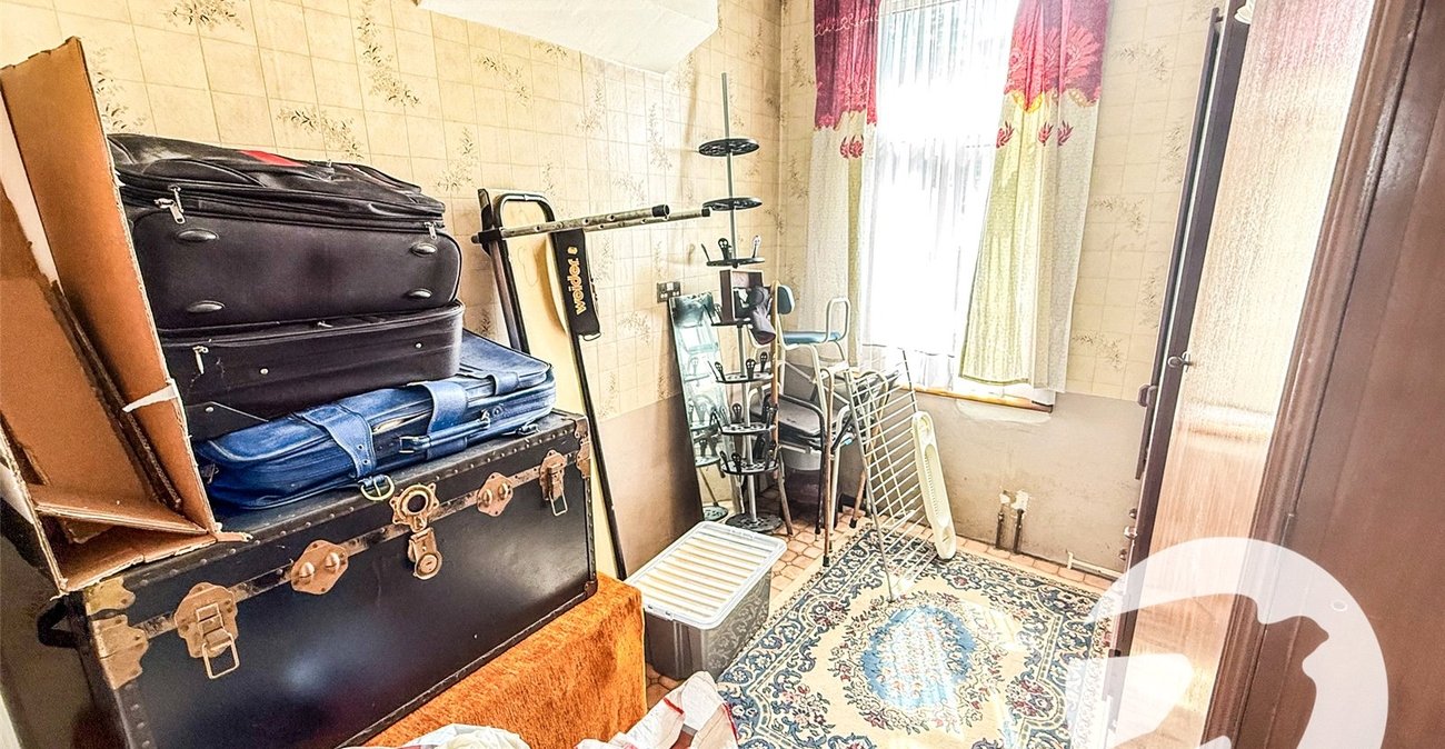3 bedroom house for sale in London | Robinson Jackson