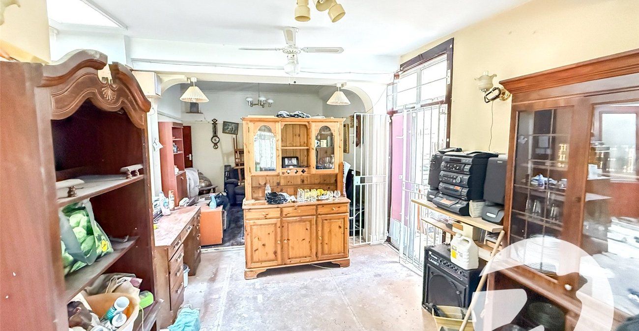 3 bedroom house for sale in London | Robinson Jackson