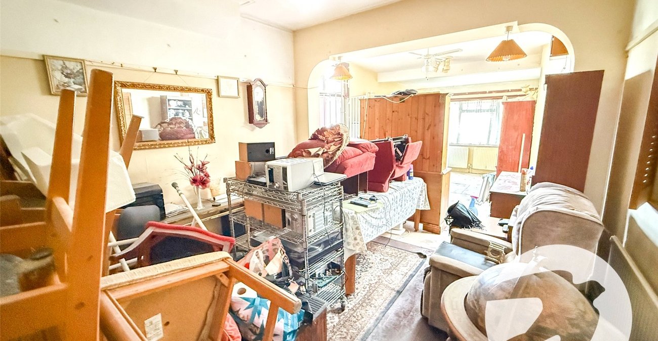 3 bedroom house for sale in London | Robinson Jackson
