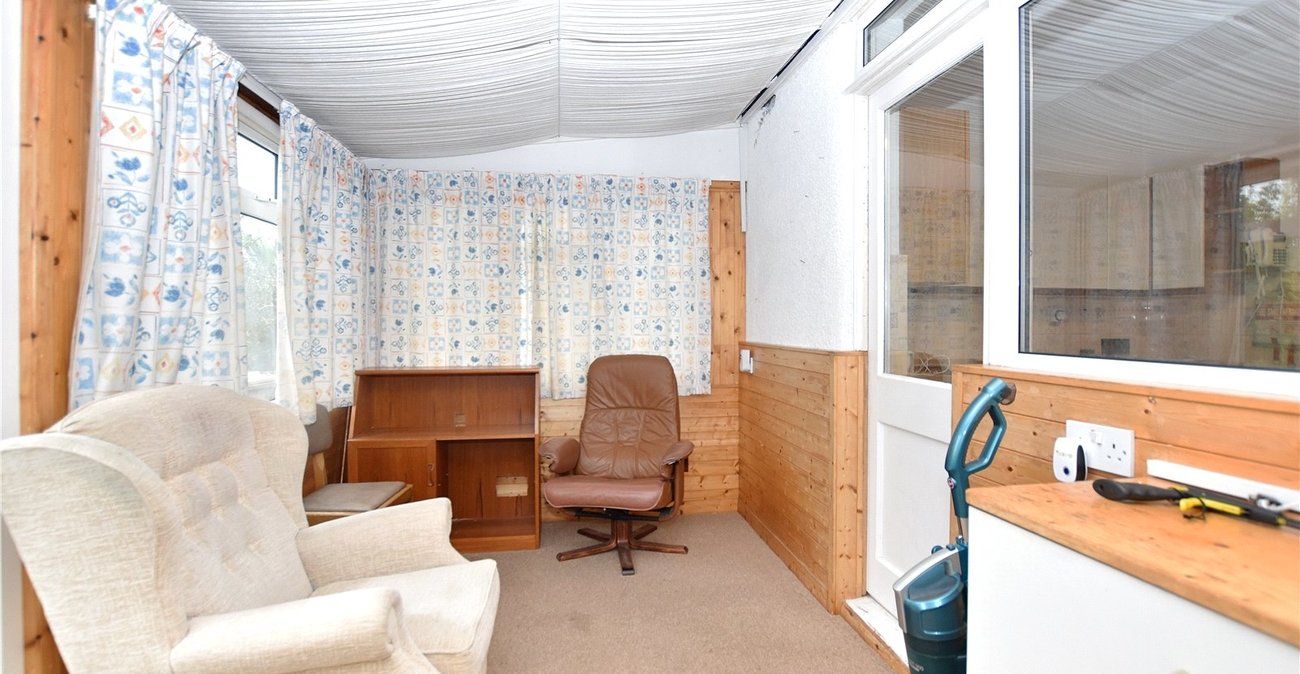 2 bedroom bungalow for sale in Bexleyheath | Robinson Jackson