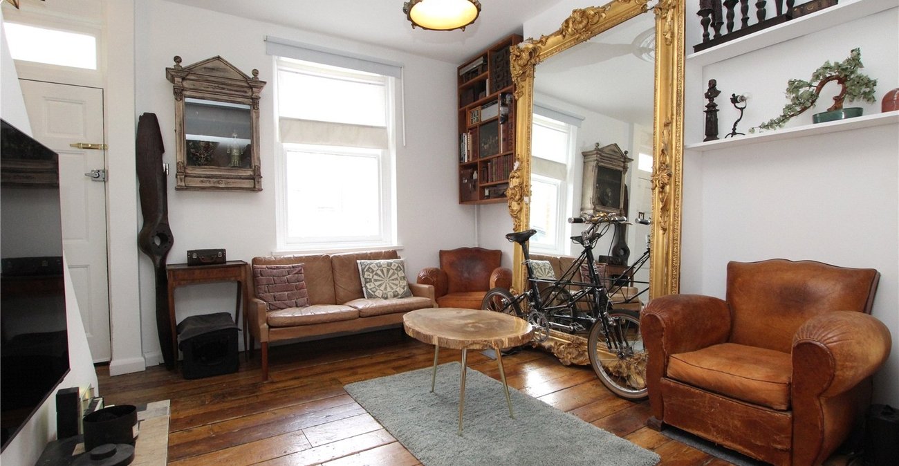 2 bedroom house for sale in Plumstead Common | Robinson Jackson