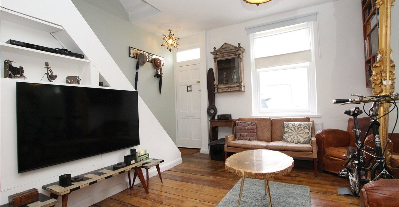 2 bedroom house for sale in Plumstead Common | Robinson Jackson