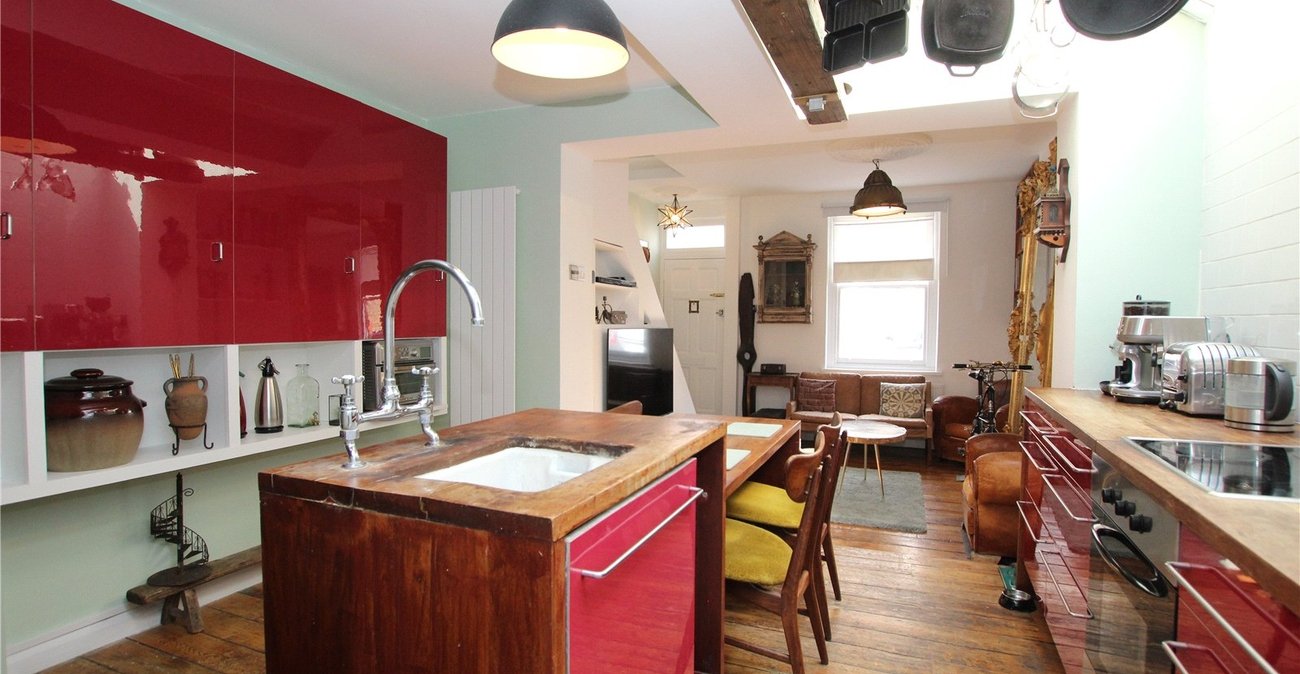 2 bedroom house for sale in Plumstead Common | Robinson Jackson