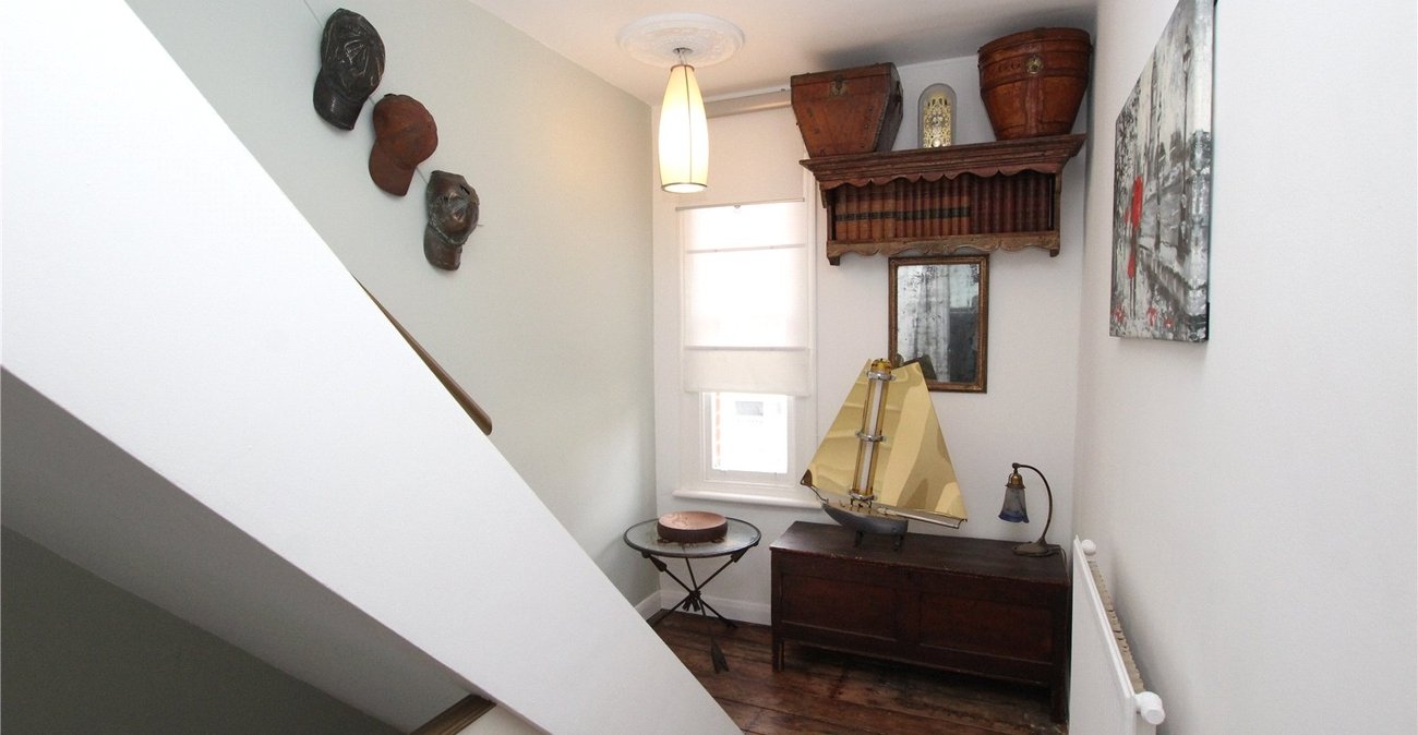2 bedroom house for sale in Plumstead Common | Robinson Jackson