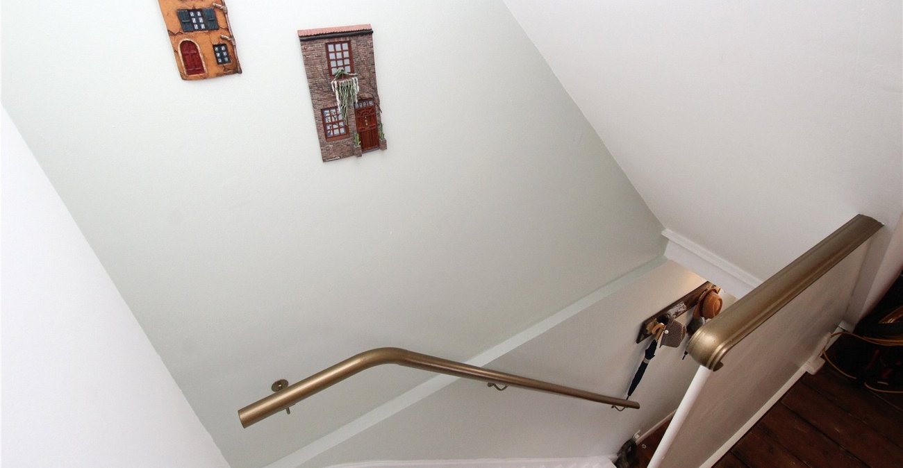 2 bedroom house for sale in Plumstead Common | Robinson Jackson