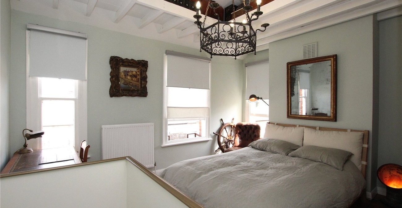 2 bedroom house for sale in Plumstead Common | Robinson Jackson