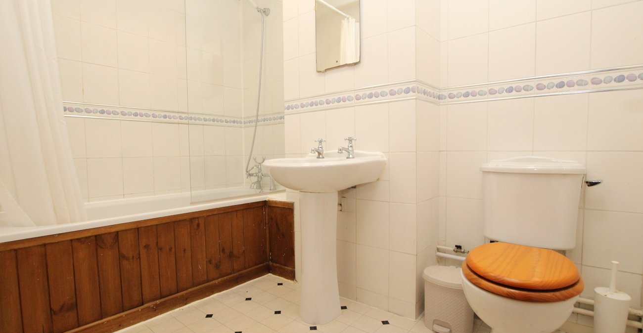 2 bedroom house for sale in Plumstead | Robinson Jackson