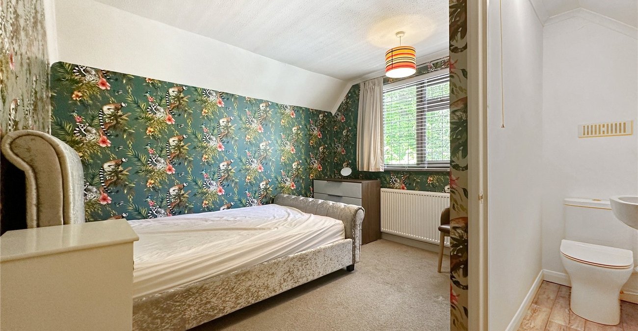3 bedroom property for sale in Rainham | Robinson Michael & Jackson