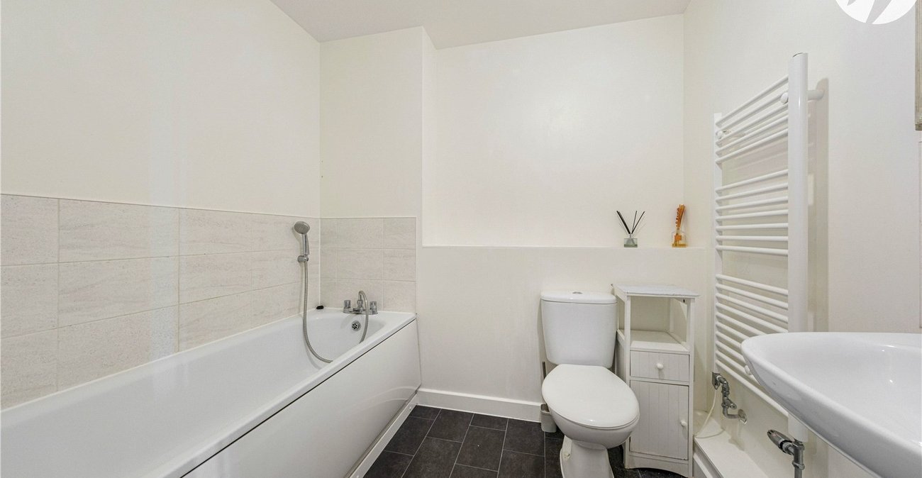 2 bedroom property for sale in Dartford | Robinson Jackson