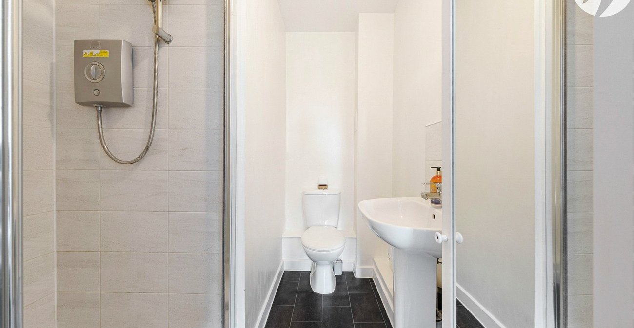 2 bedroom property for sale in Dartford | Robinson Jackson