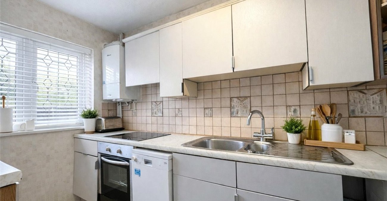 2 bedroom house for sale in Orpington | Robinson Jackson