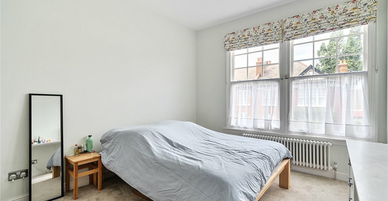 2 bedroom property for sale in London | Robinson Jackson