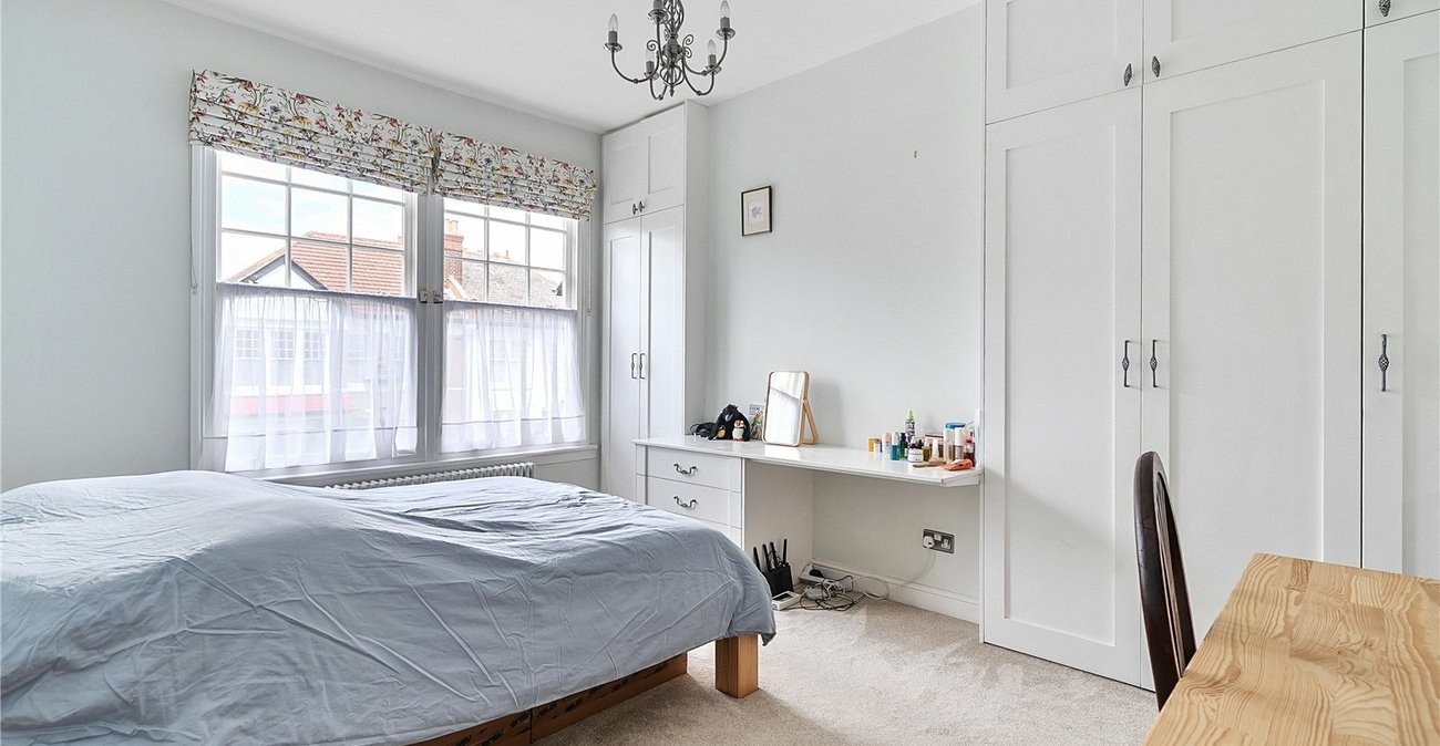 2 bedroom property for sale in London | Robinson Jackson
