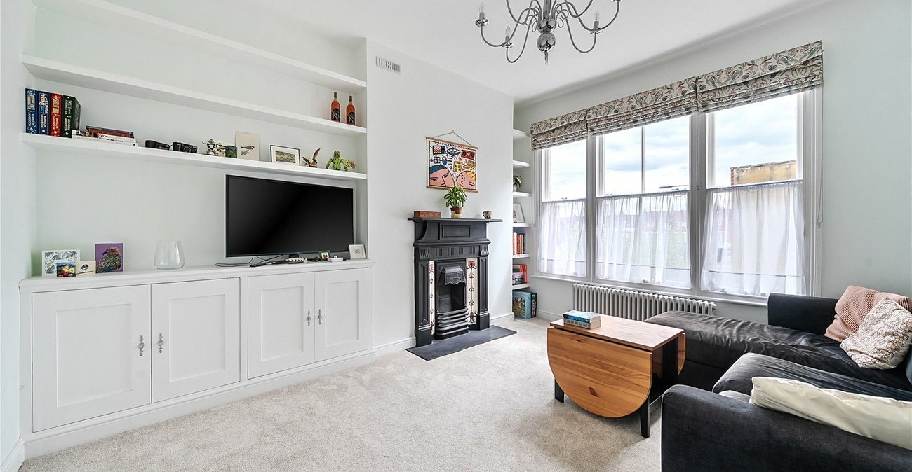 2 bedroom property for sale in London | Robinson Jackson