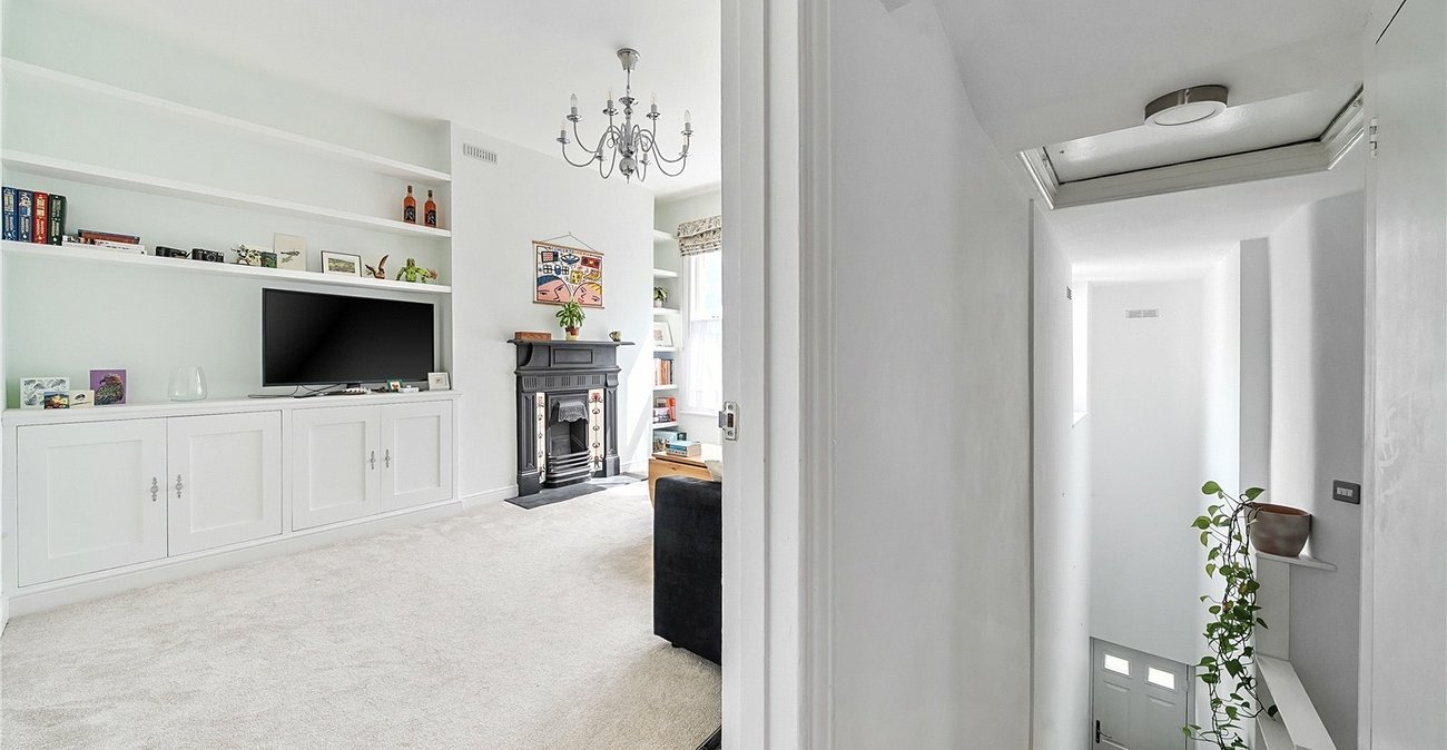2 bedroom property for sale in London | Robinson Jackson