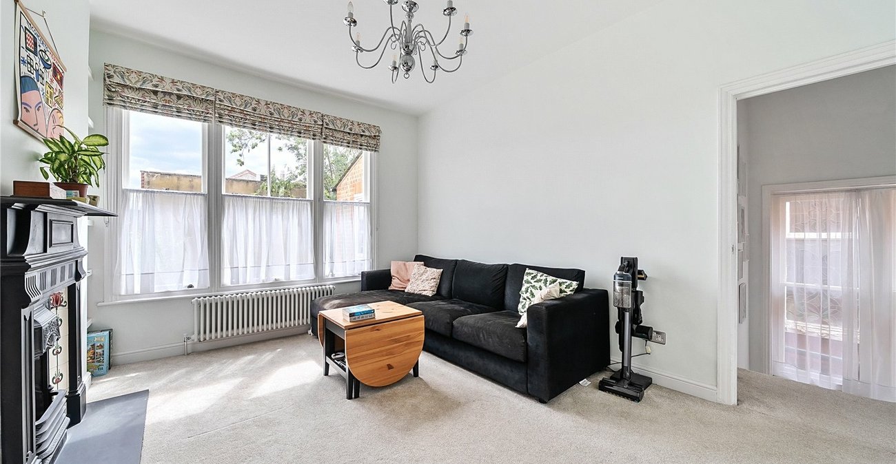 2 bedroom property for sale in London | Robinson Jackson