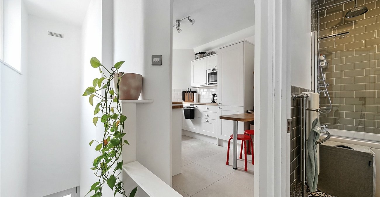 2 bedroom property for sale in London | Robinson Jackson