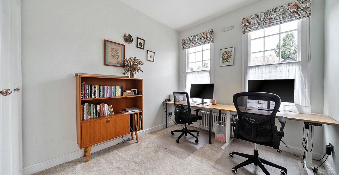 2 bedroom property for sale in London | Robinson Jackson