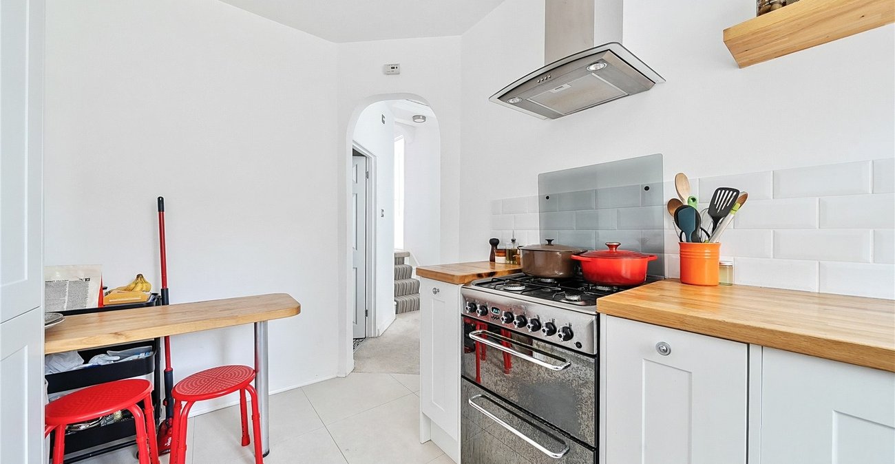 2 bedroom property for sale in London | Robinson Jackson