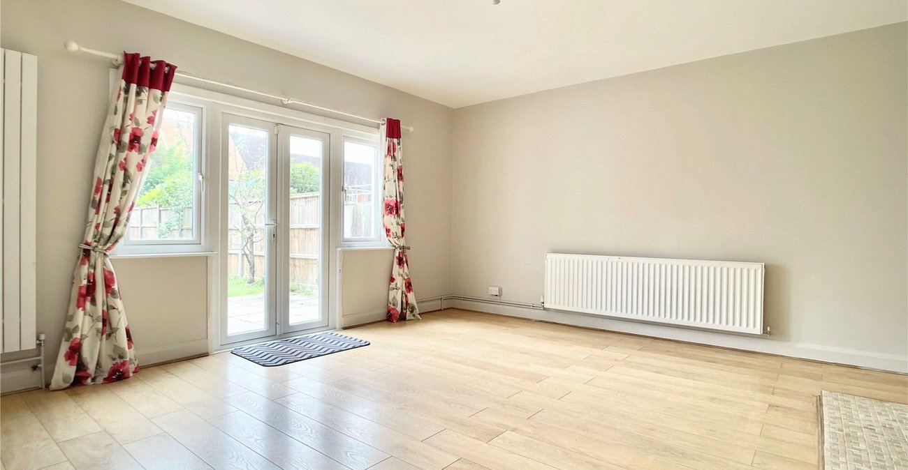 2 bedroom bungalow for sale in Dartford | Robinson Jackson