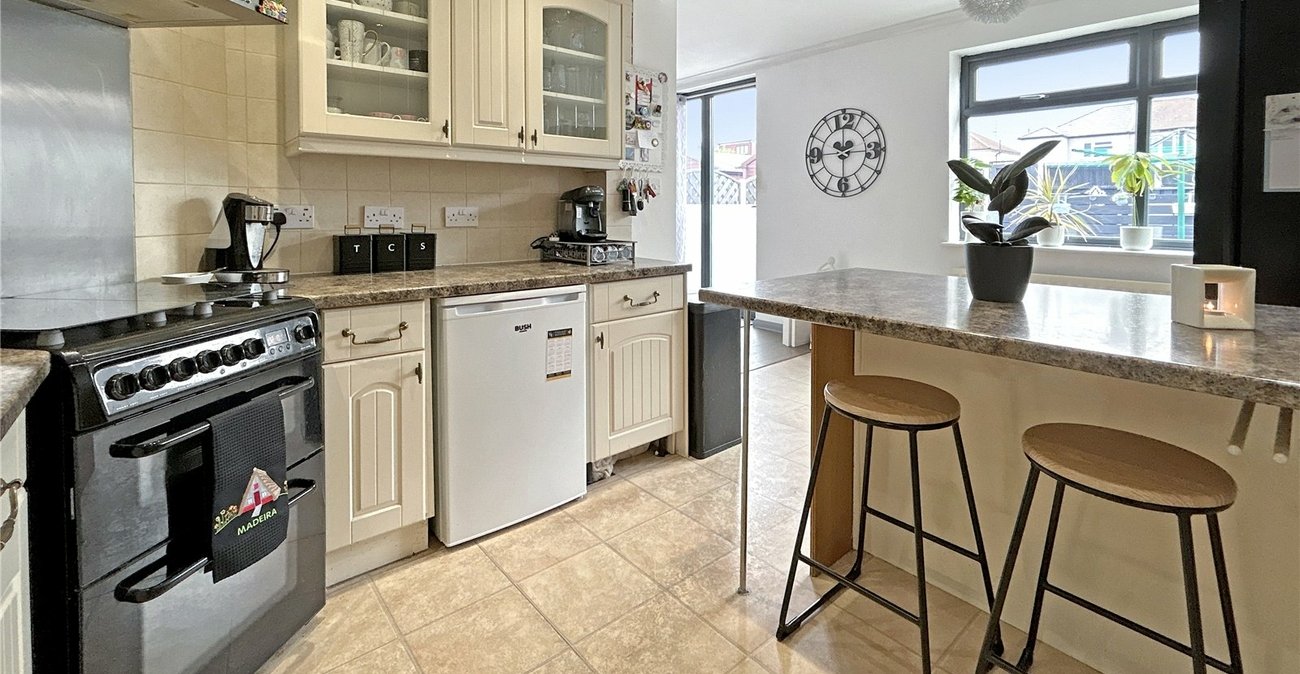 3 bedroom bungalow for sale in Sidcup | Robinson Jackson