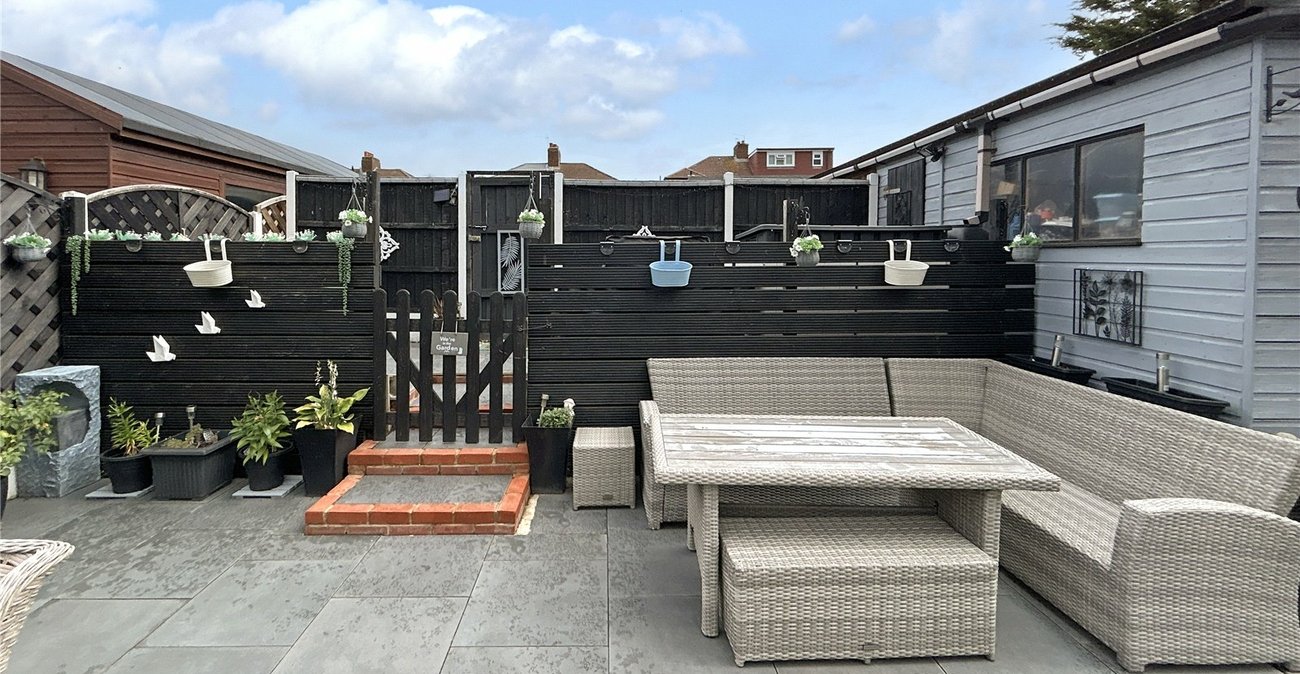 3 bedroom bungalow for sale in Sidcup | Robinson Jackson