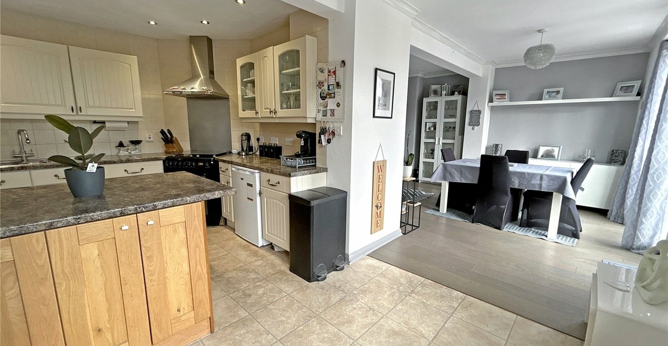 3 bedroom bungalow for sale in Sidcup | Robinson Jackson