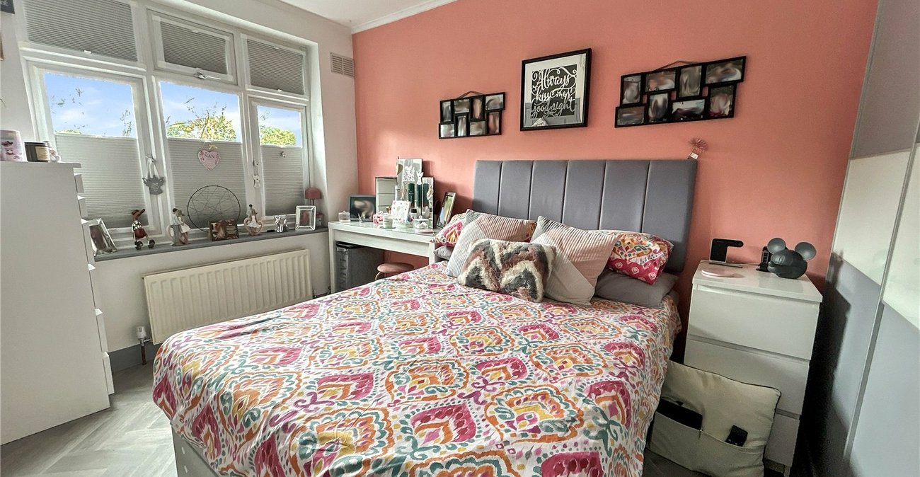 3 bedroom bungalow for sale in Sidcup | Robinson Jackson