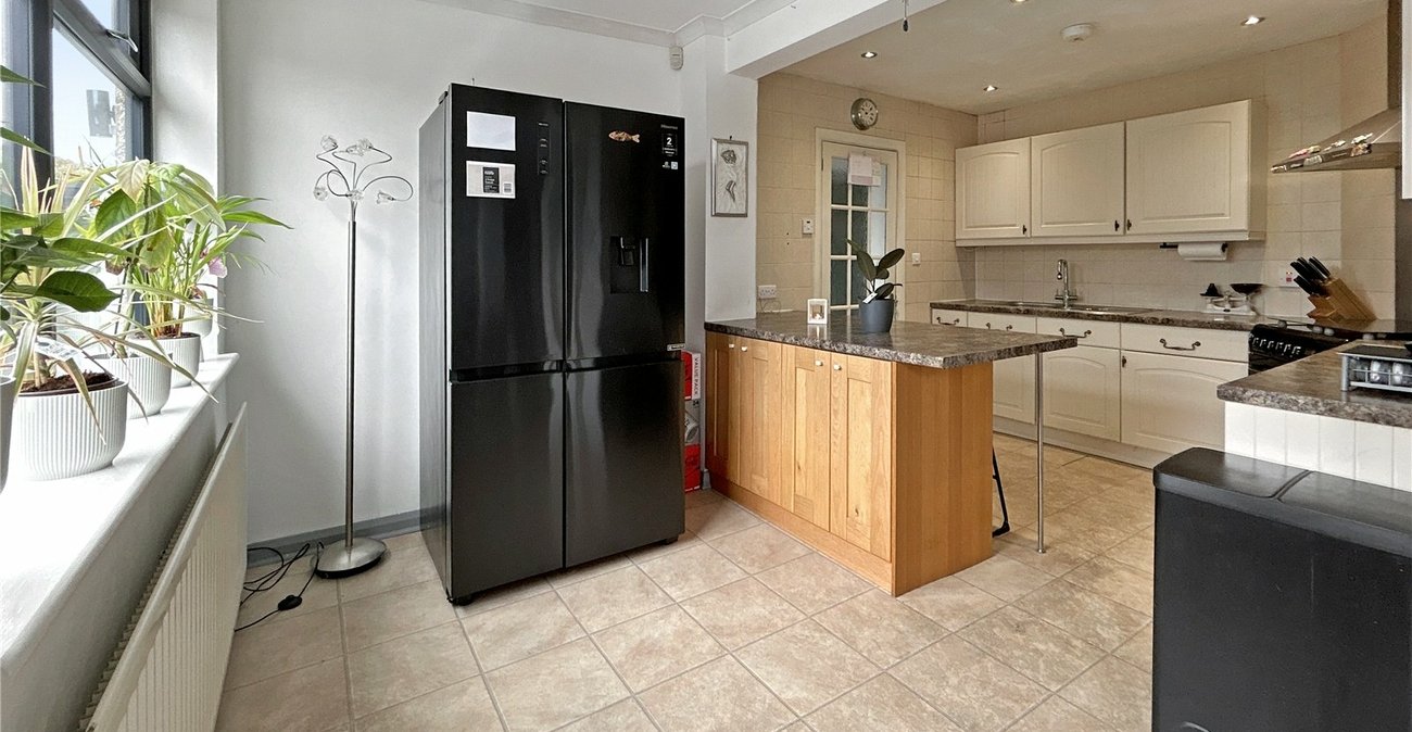 3 bedroom bungalow for sale in Sidcup | Robinson Jackson