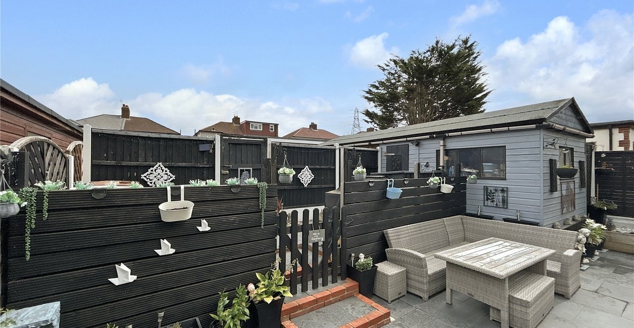 3 bedroom bungalow for sale in Sidcup | Robinson Jackson