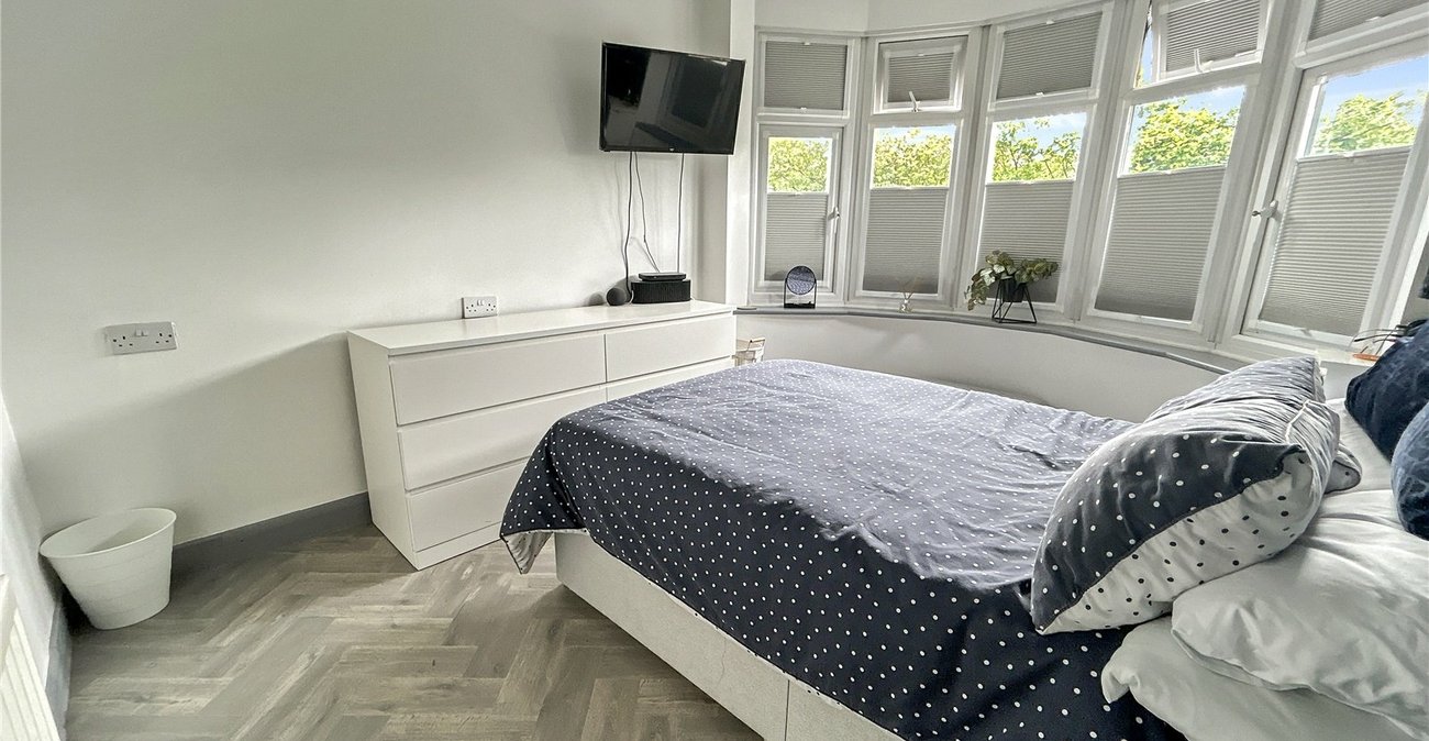 3 bedroom bungalow for sale in Sidcup | Robinson Jackson