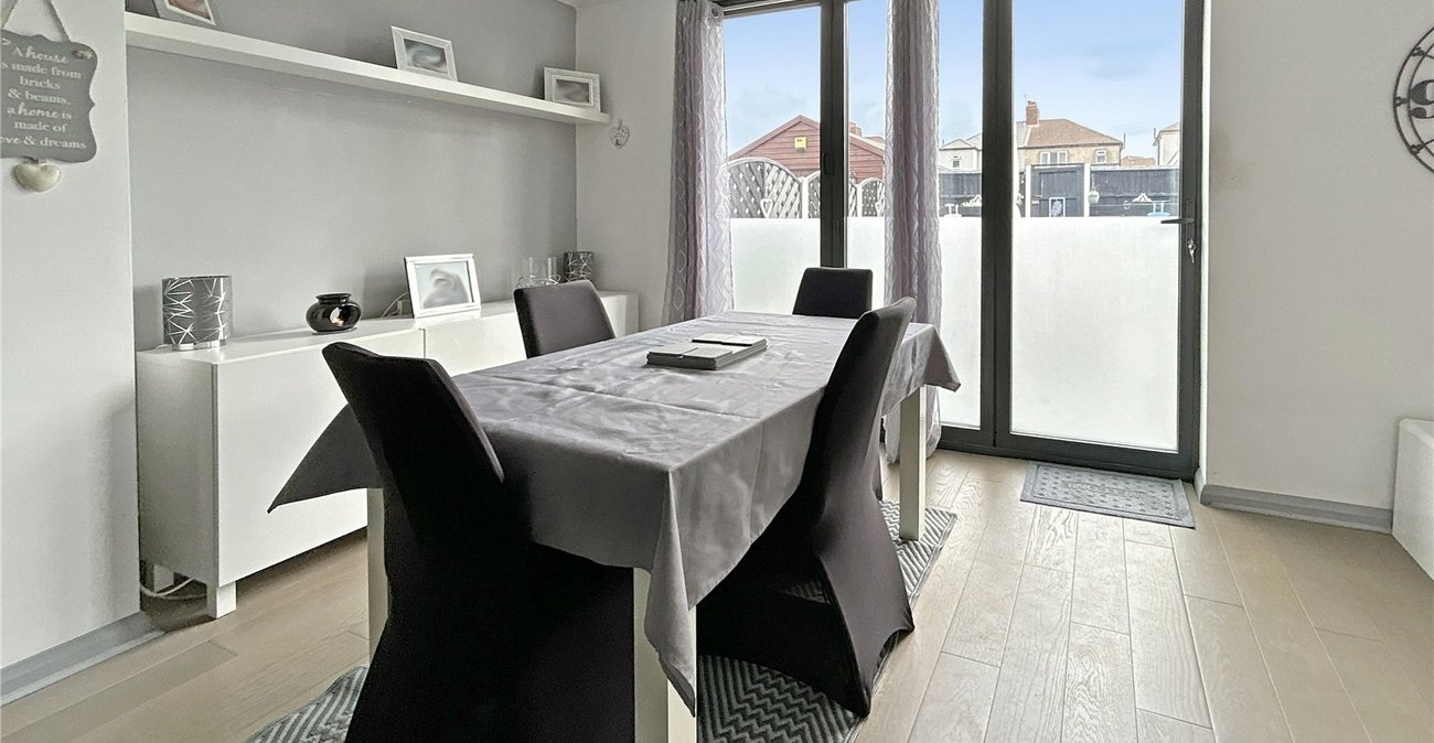 3 bedroom bungalow for sale in Sidcup | Robinson Jackson