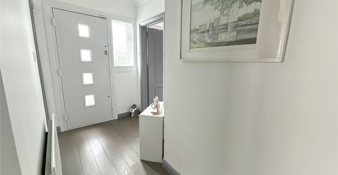 3 bedroom bungalow for sale in Sidcup | Robinson Jackson