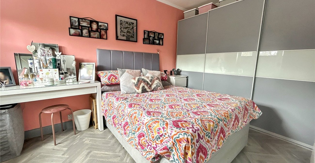 3 bedroom bungalow for sale in Sidcup | Robinson Jackson