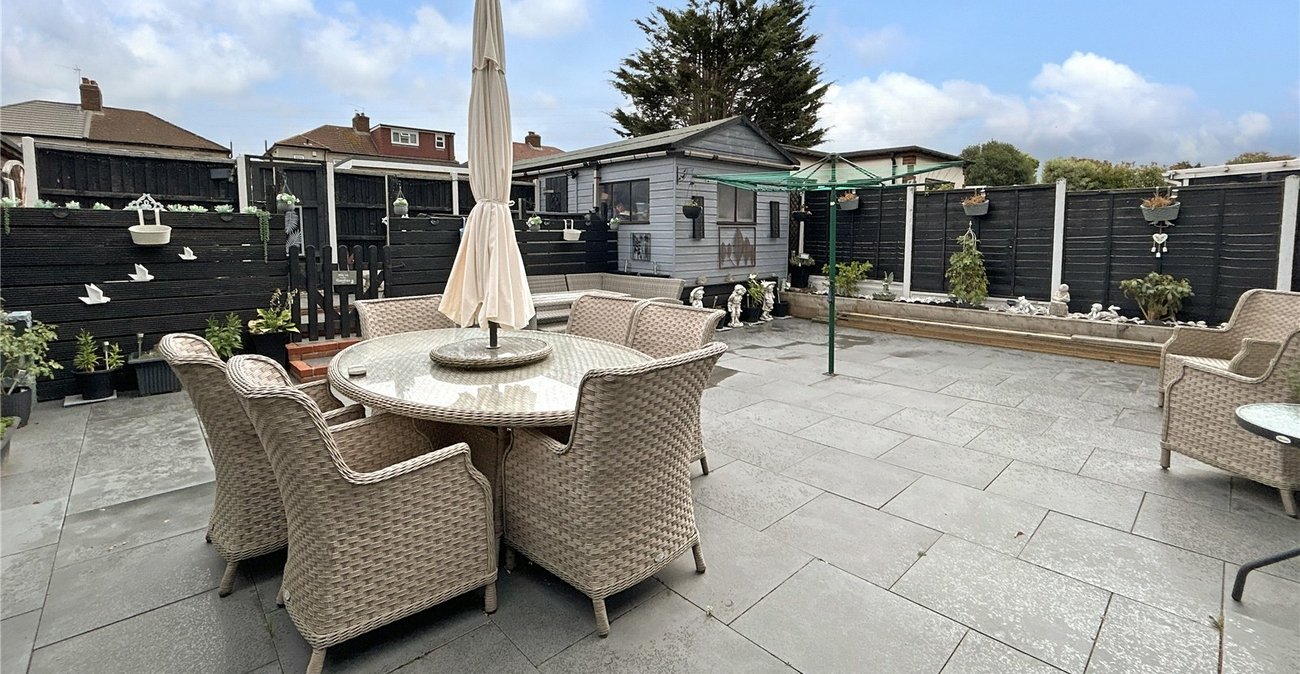 3 bedroom bungalow for sale in Sidcup | Robinson Jackson