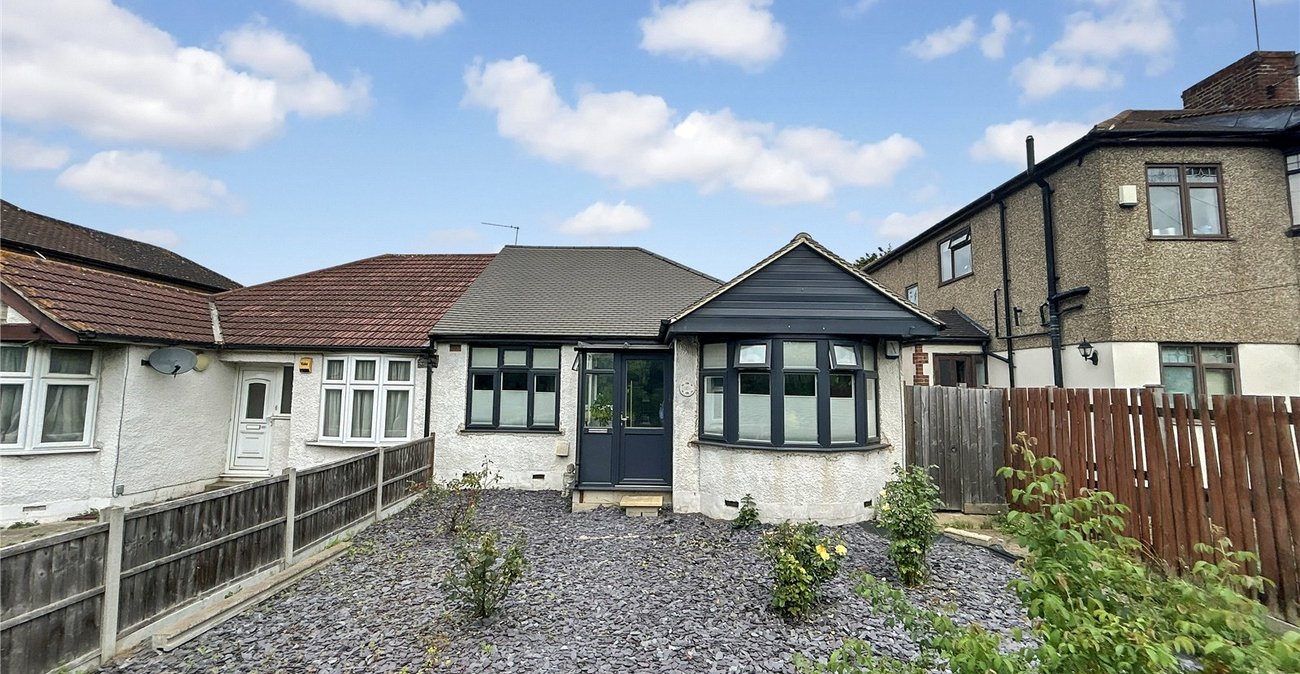 3 bedroom bungalow for sale in Sidcup | Robinson Jackson