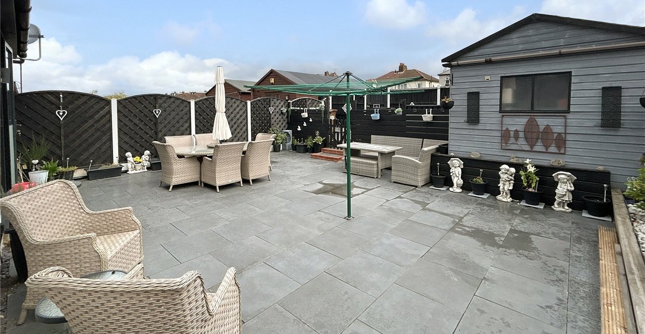 3 bedroom bungalow for sale in Sidcup | Robinson Jackson