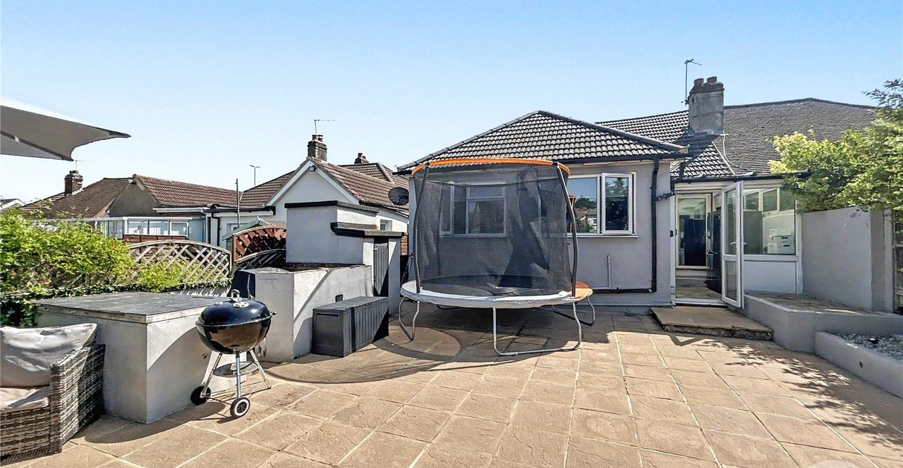 3 bedroom bungalow for sale in Sidcup | Robinson Jackson