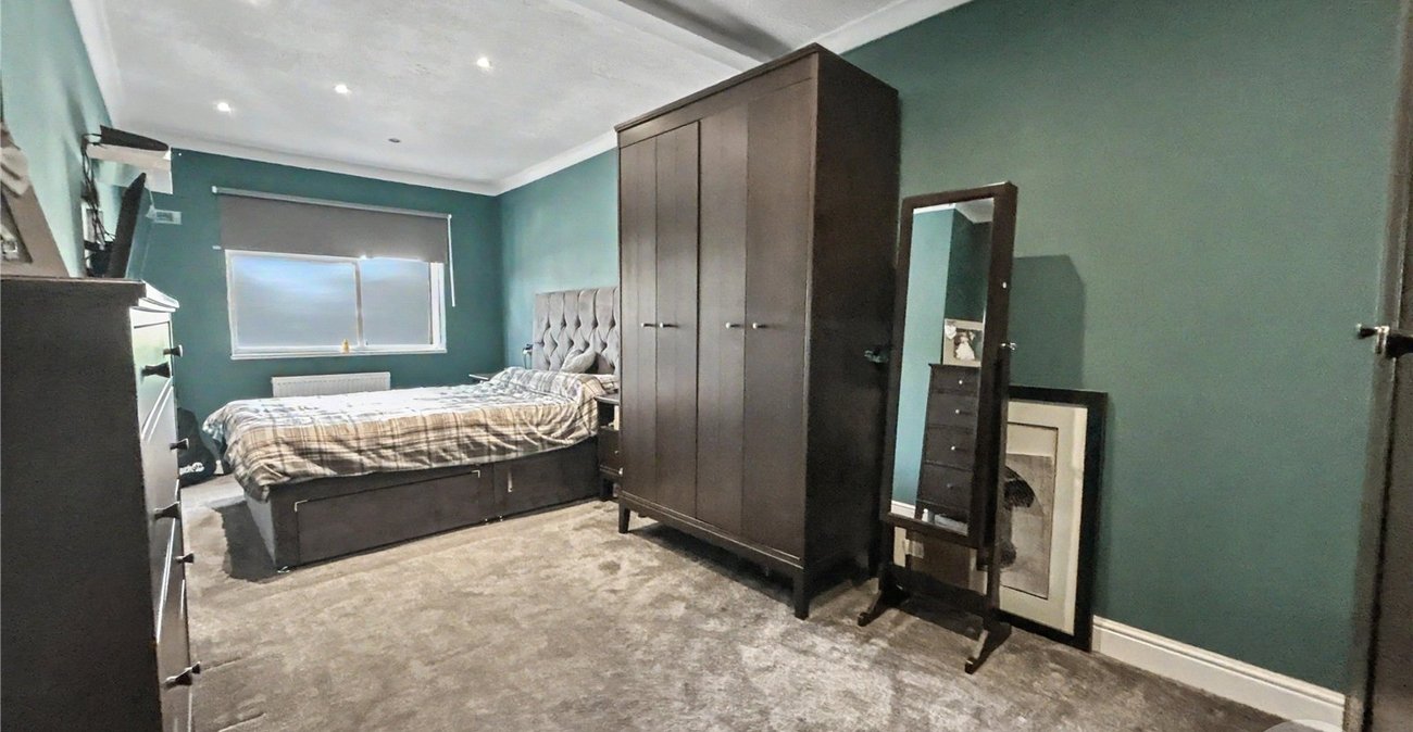 3 bedroom bungalow for sale in Sidcup | Robinson Jackson