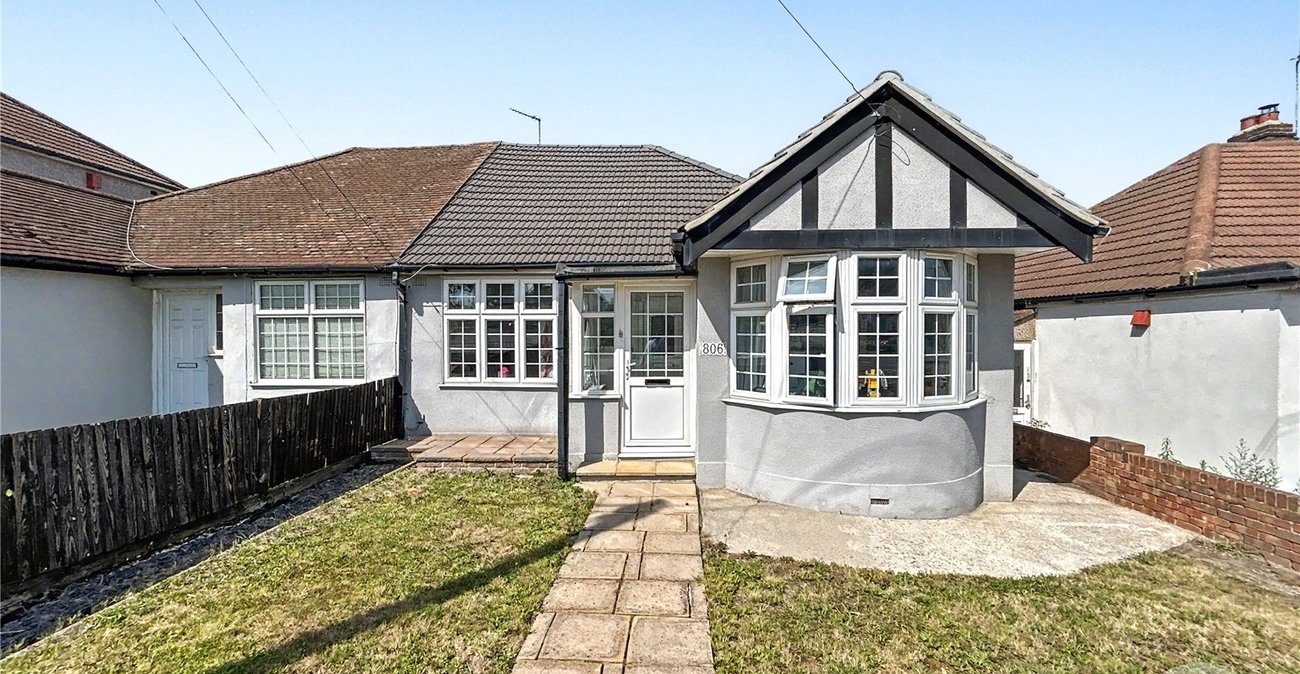 3 bedroom bungalow for sale in Sidcup | Robinson Jackson