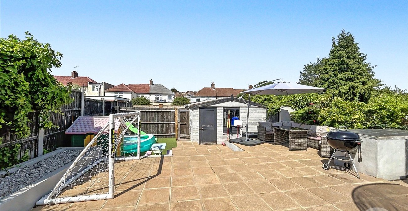3 bedroom bungalow for sale in Sidcup | Robinson Jackson