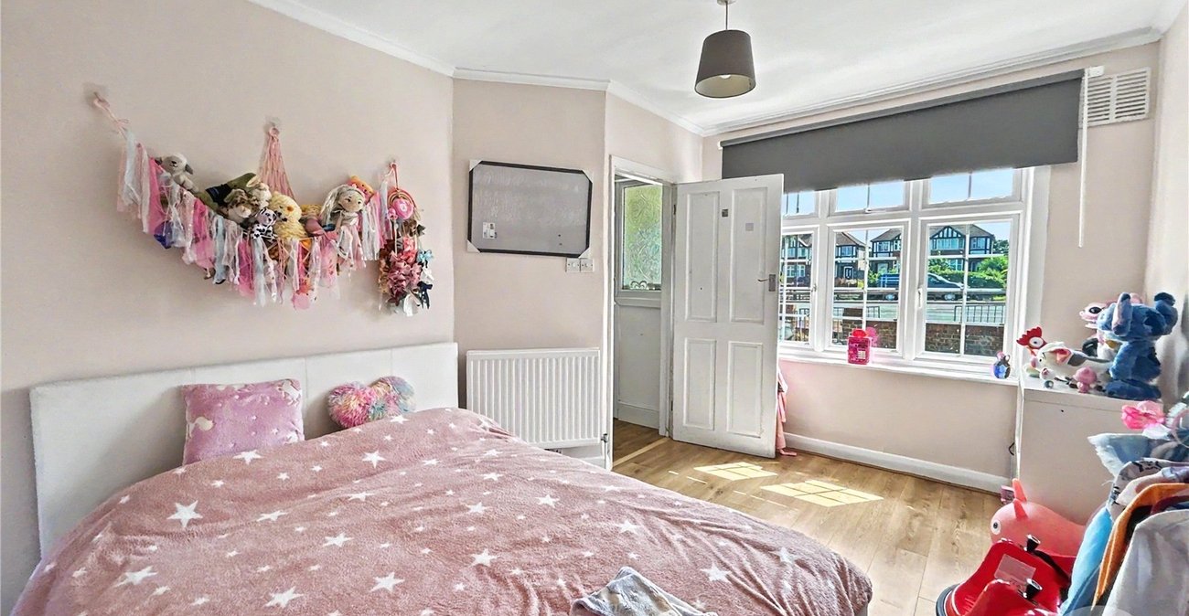 3 bedroom bungalow for sale in Sidcup | Robinson Jackson