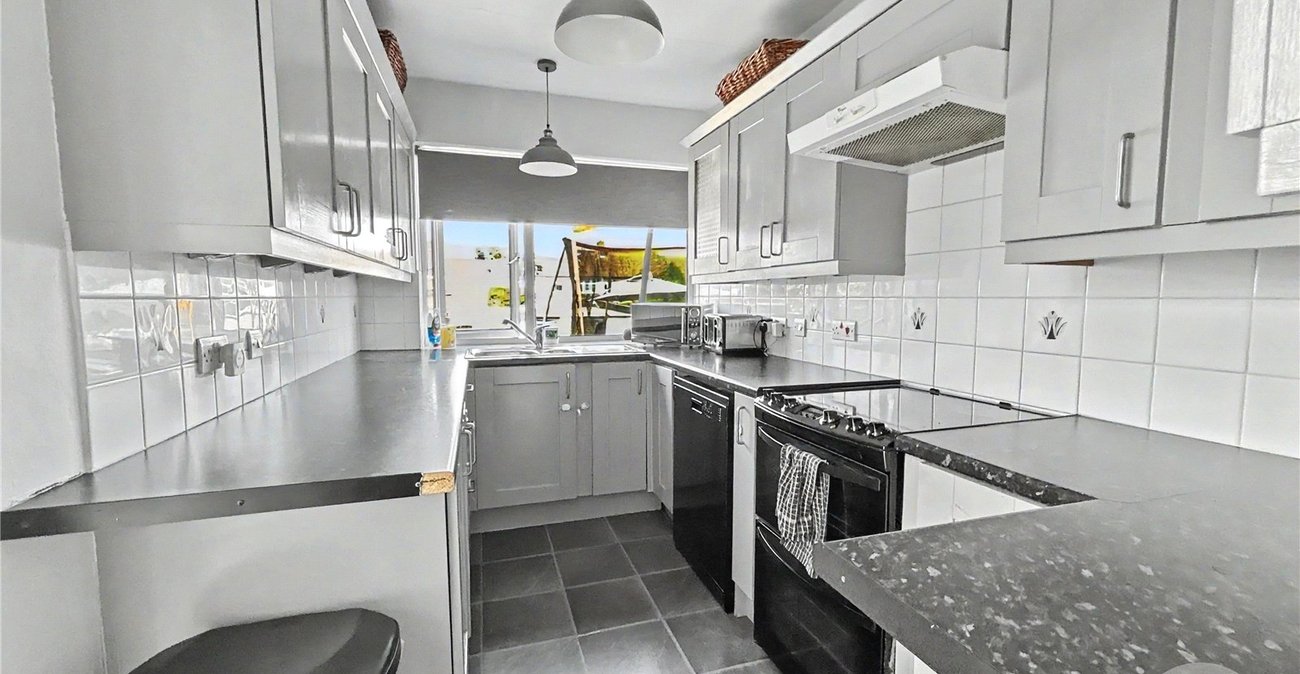 3 bedroom bungalow for sale in Sidcup | Robinson Jackson
