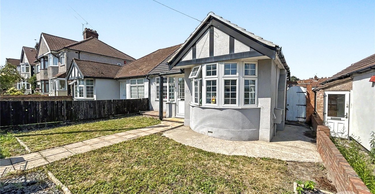 3 bedroom bungalow for sale in Sidcup | Robinson Jackson