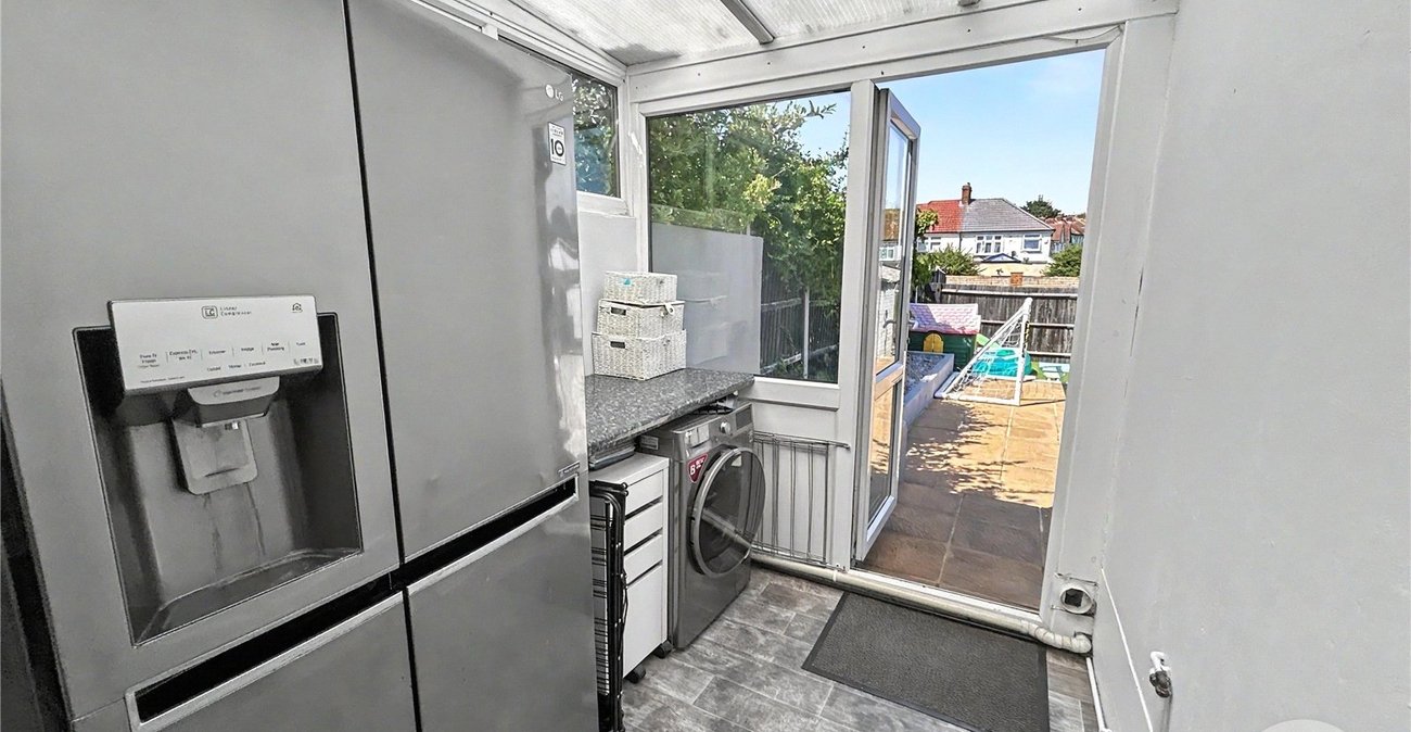 3 bedroom bungalow for sale in Sidcup | Robinson Jackson